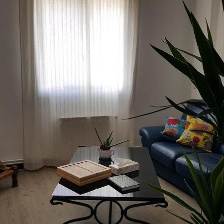 Appartement Avec Terrasse Quartier Montplaisir Arles Buitenkant foto