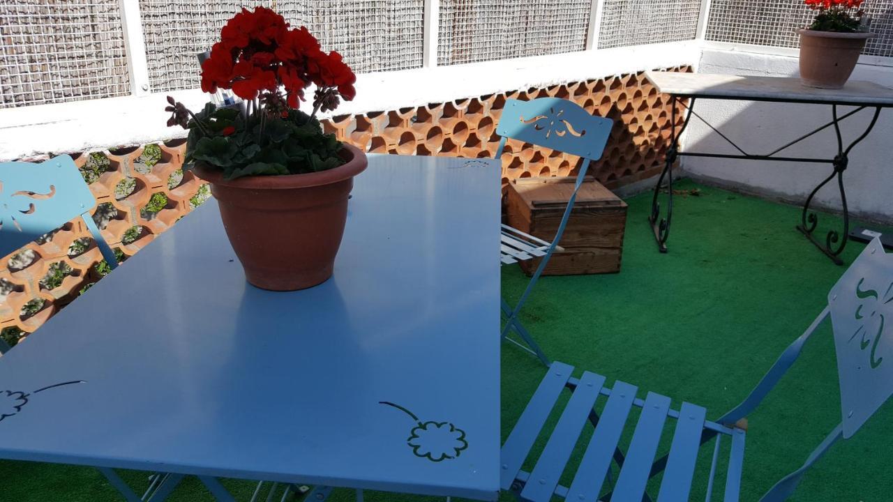 Appartement Avec Terrasse Quartier Montplaisir Arles Buitenkant foto