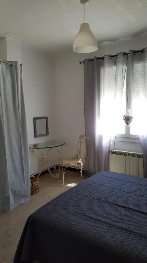 Appartement Avec Terrasse Quartier Montplaisir Arles Buitenkant foto
